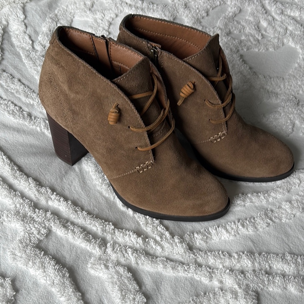 Sperry Tan Suede Ankle Booties